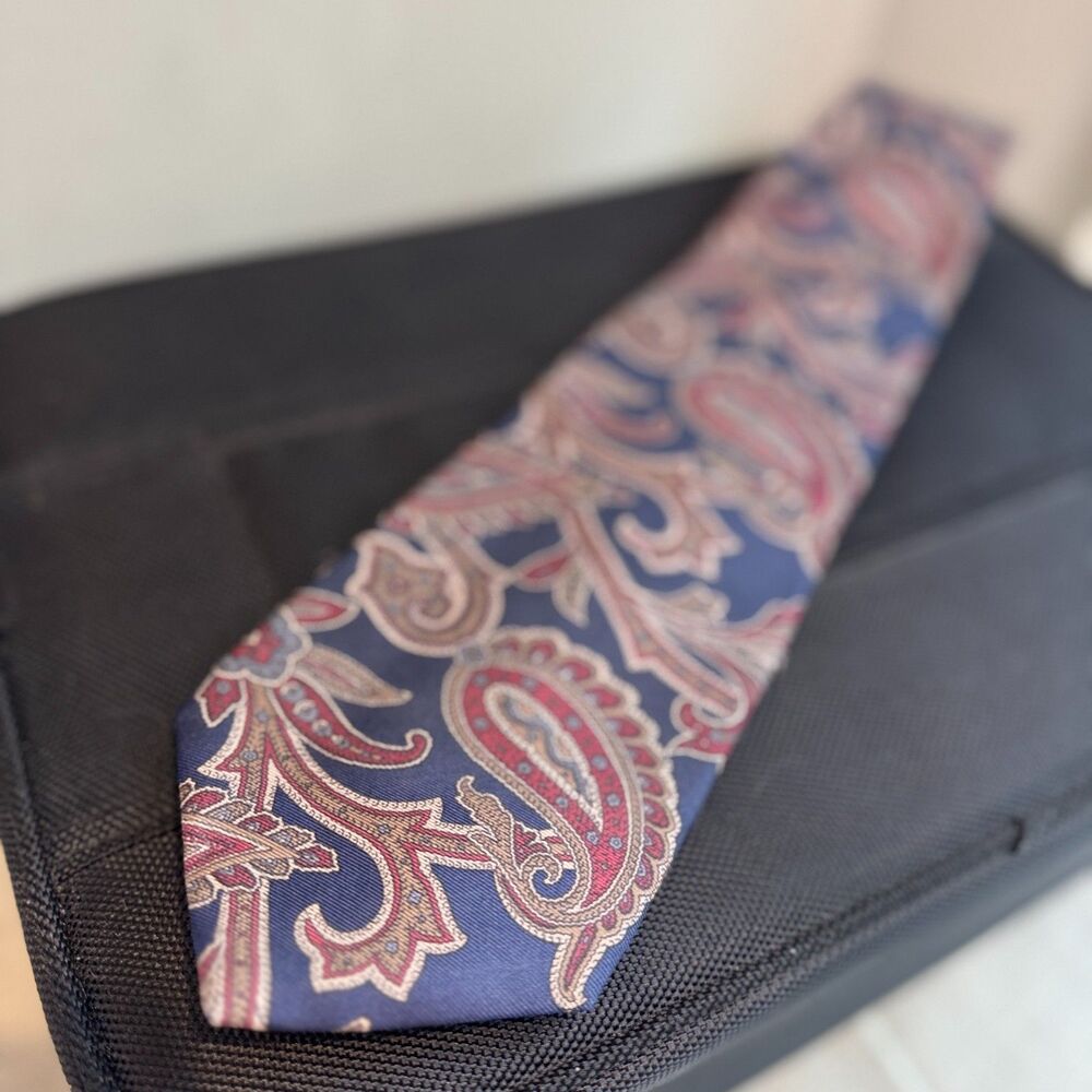 Vintage Oscar de la Renta Tie Blue Maroon Paisley 100% Silk Power Tie 4"